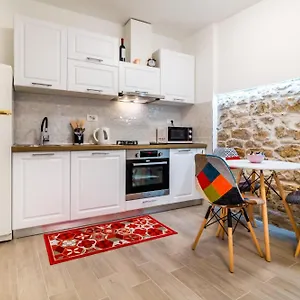 Apartment Mirela Kastel Stafilic, Kastela